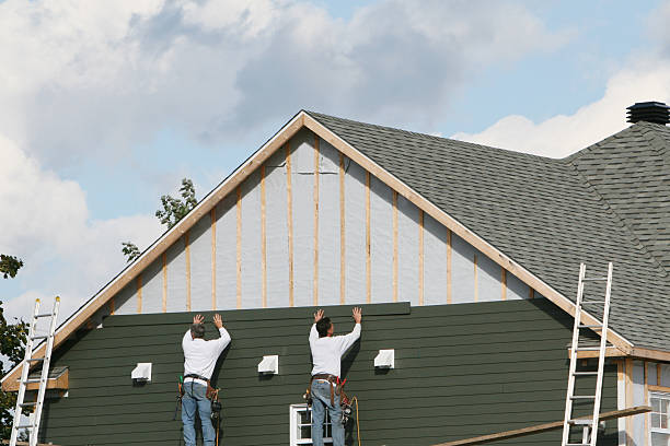 Professional Siding technician working in Wilmington, IL